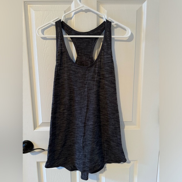 Lululemon tank. Size 8 - Picture 1 of 2